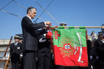 O Presidente da República impõe as insígnias de Membro-Honorário da Ordem Militar de Cristo no estandarte do navio escola Sagres, por ocasião dos 50 anos ao serviço da Armada. 13.02.2012 Fotografia: Luís F. Catarino. PR